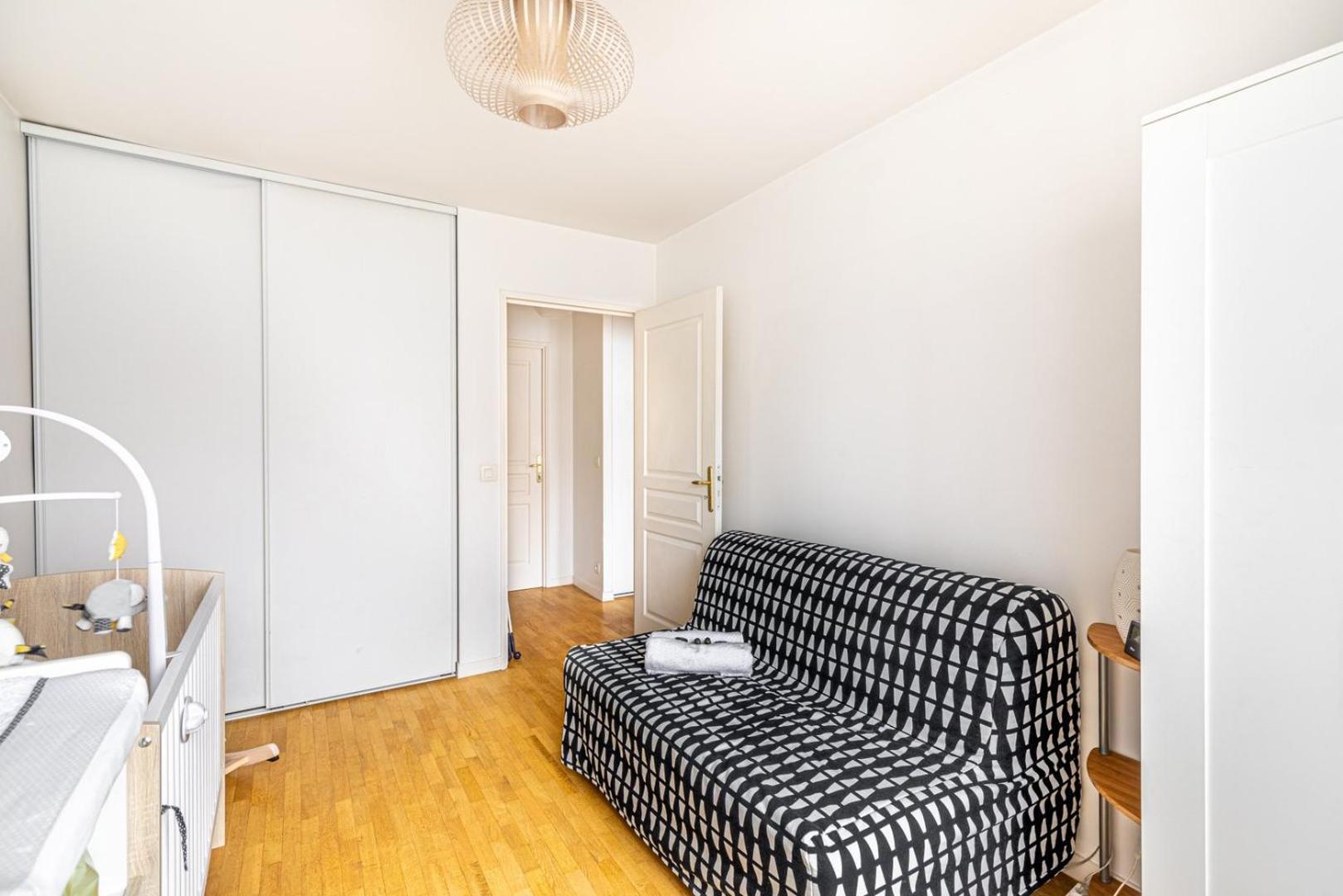 Guestready - Red Letters In Montrouge Διαμέρισμα Εξωτερικό φωτογραφία